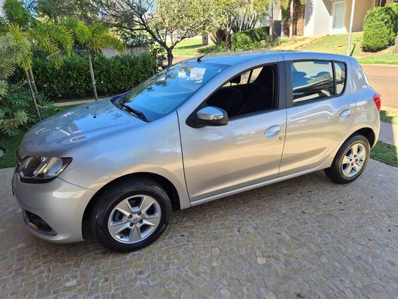 RENAULT SANDERO 1.6 DYNAMIQUE 8V FLEX 4P MANUAL RENAULT SANDERO 1.6 DYNAMIQUE 8V FLEX 4P MANUAL